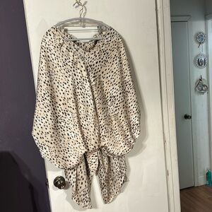 XL,pant set has extra wide sleeves leopard color,runs big elastic waist on both